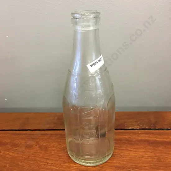 Mobiloil 1 Imperial Pint Oil Bottle - Vacuum Oil Co. H23cm